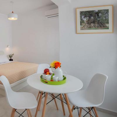 olivetree santorini triplesuite 1